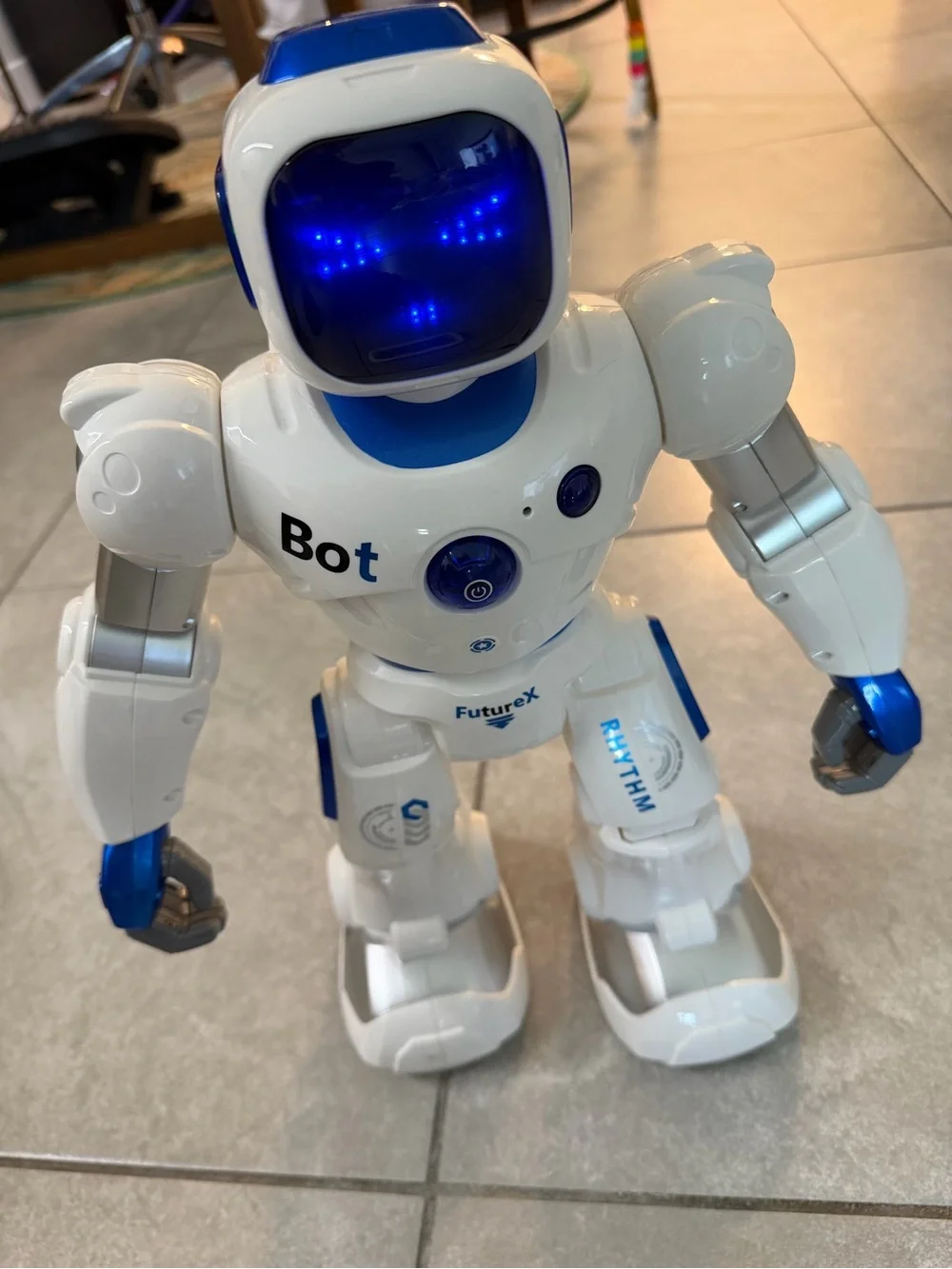 Ruko 1088 Smart Robot with Controller Works great. Fast and slower mode. 15.8”